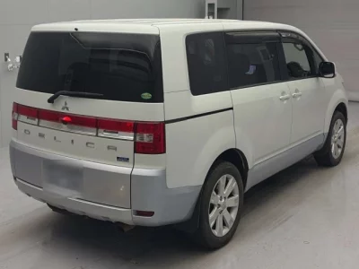 Mitsubishi DELICA D5