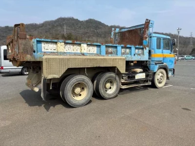 Hino Dolphin