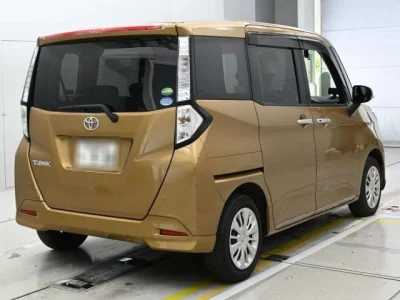 Toyota TANK