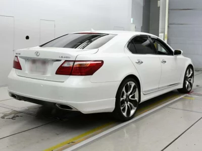Lexus LS