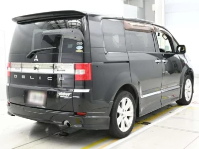 Mitsubishi DELICA D5