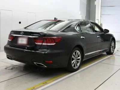 Lexus LS600hL