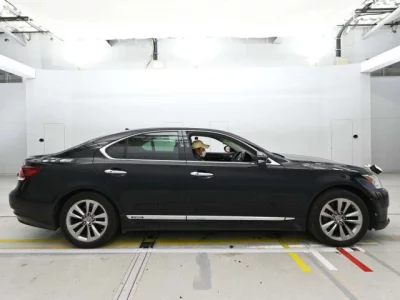 Lexus LS600h