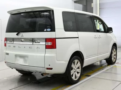 Mitsubishi Delica D:5