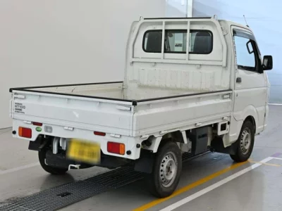 Nissan NT100 Clipper
