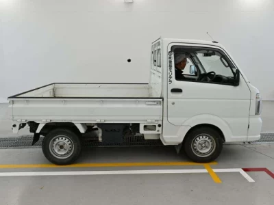 Nissan NT100 Clipper