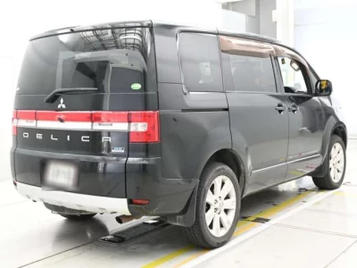 Mitsubishi Delica D:5