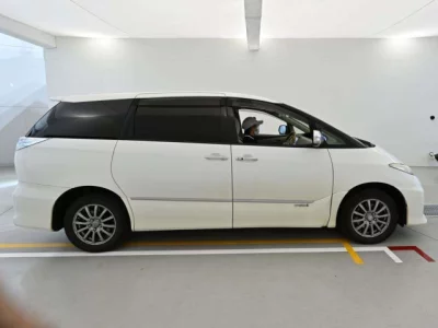 Toyota ESTIMA HYBRID
