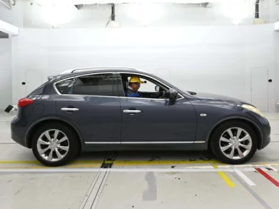 Nissan SKYLINE CROSSOVER