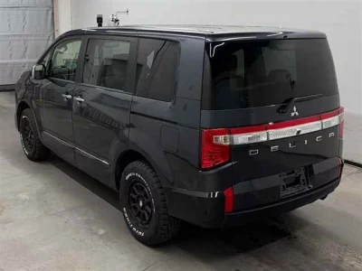 Mitsubishi Delica D:5