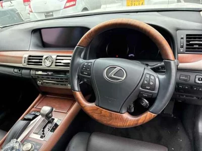 Lexus LS600h