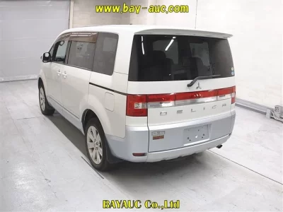 Mitsubishi DELICA D5