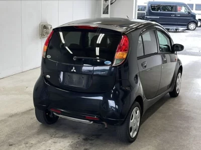Mitsubishi i