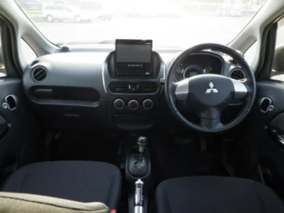 Mitsubishi i