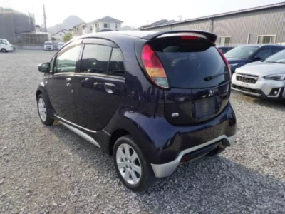 Mitsubishi i