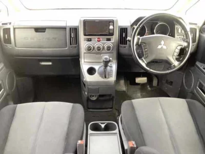 Mitsubishi DELICA D5