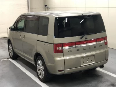 Mitsubishi DELICA D5