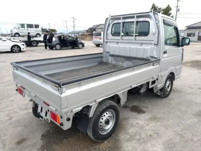 Nissan NT100 Clipper
