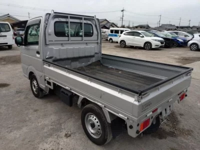 Nissan NT100 Clipper