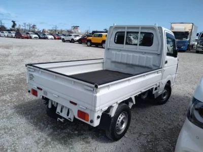 Nissan NT100 Clipper