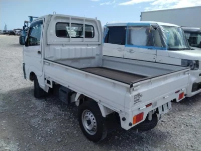 Nissan NT100 Clipper