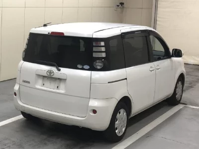 Toyota Sienta