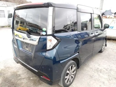 Toyota TANK
