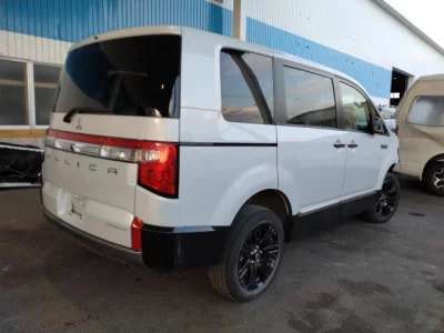 Mitsubishi DELICA D5