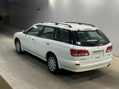 Nissan Avenir