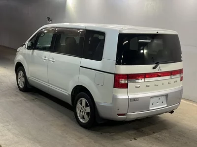 Mitsubishi Delica D:5