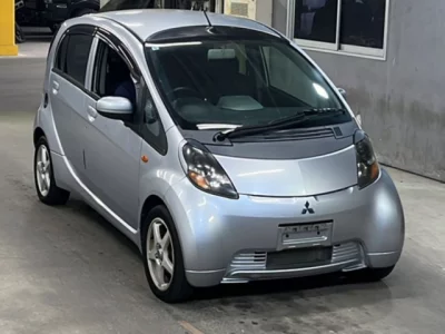 Mitsubishi i