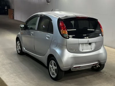 Mitsubishi i