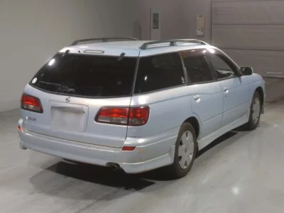 Nissan Avenir