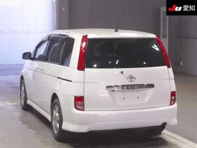 Toyota ISIS