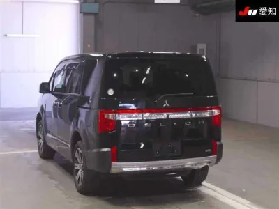 Mitsubishi DELICA D5