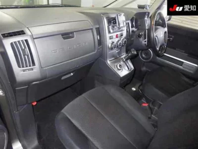 Mitsubishi DELICA D5