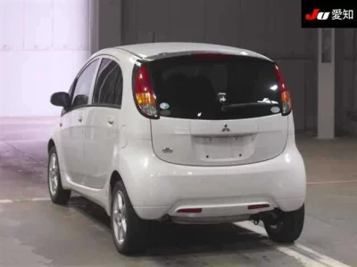 Mitsubishi i