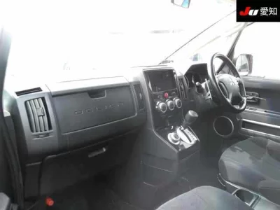 Mitsubishi DELICA D5