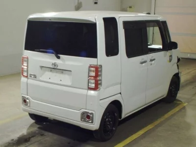Toyota Pixis Mega