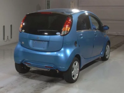Mitsubishi i