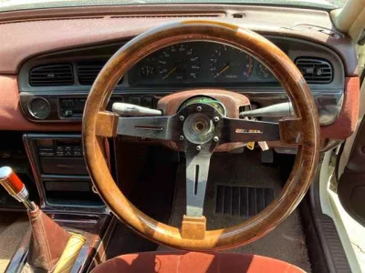 Nissan LAUREL
