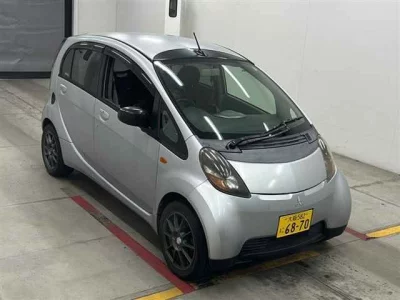 Mitsubishi i