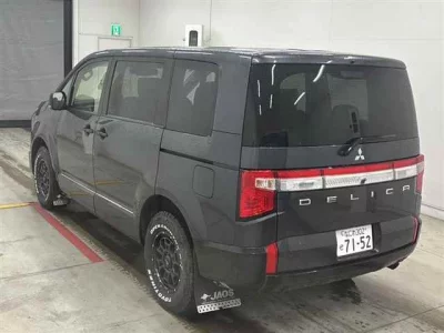 Mitsubishi Delica D:5