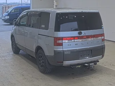 Mitsubishi DELICA D5
