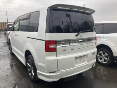 Mitsubishi DELICA D5
