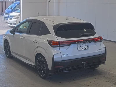 Nissan Aura