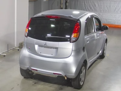 Mitsubishi i