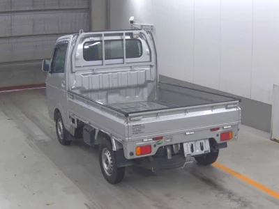 Nissan NT100 Clipper