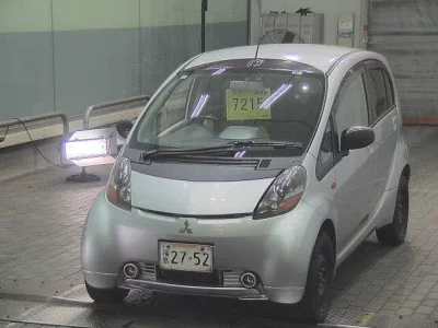 Mitsubishi i