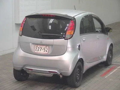 Mitsubishi i
